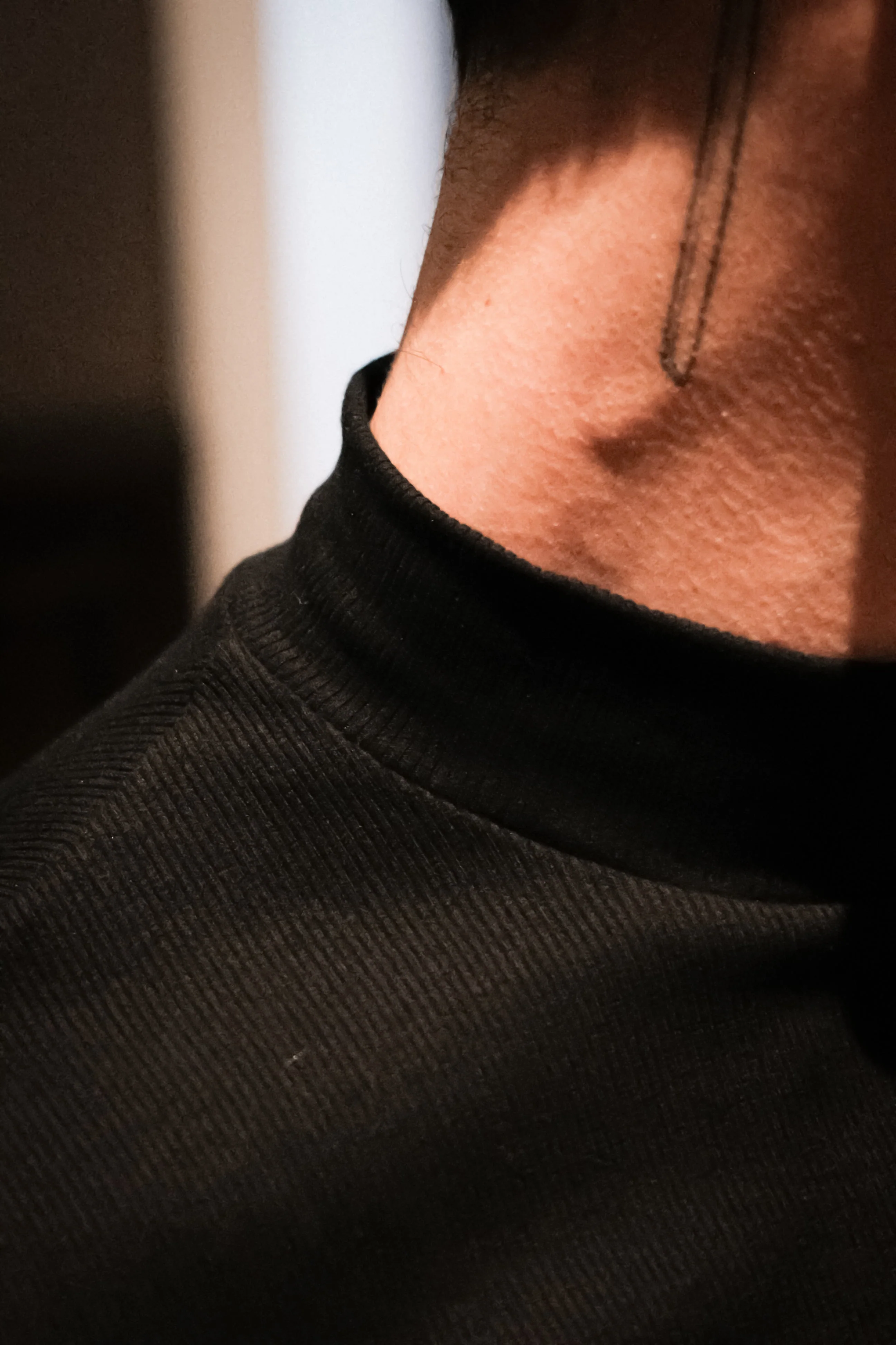 Polera Old Money – Cuello Alto, Manga Larga - Image 4